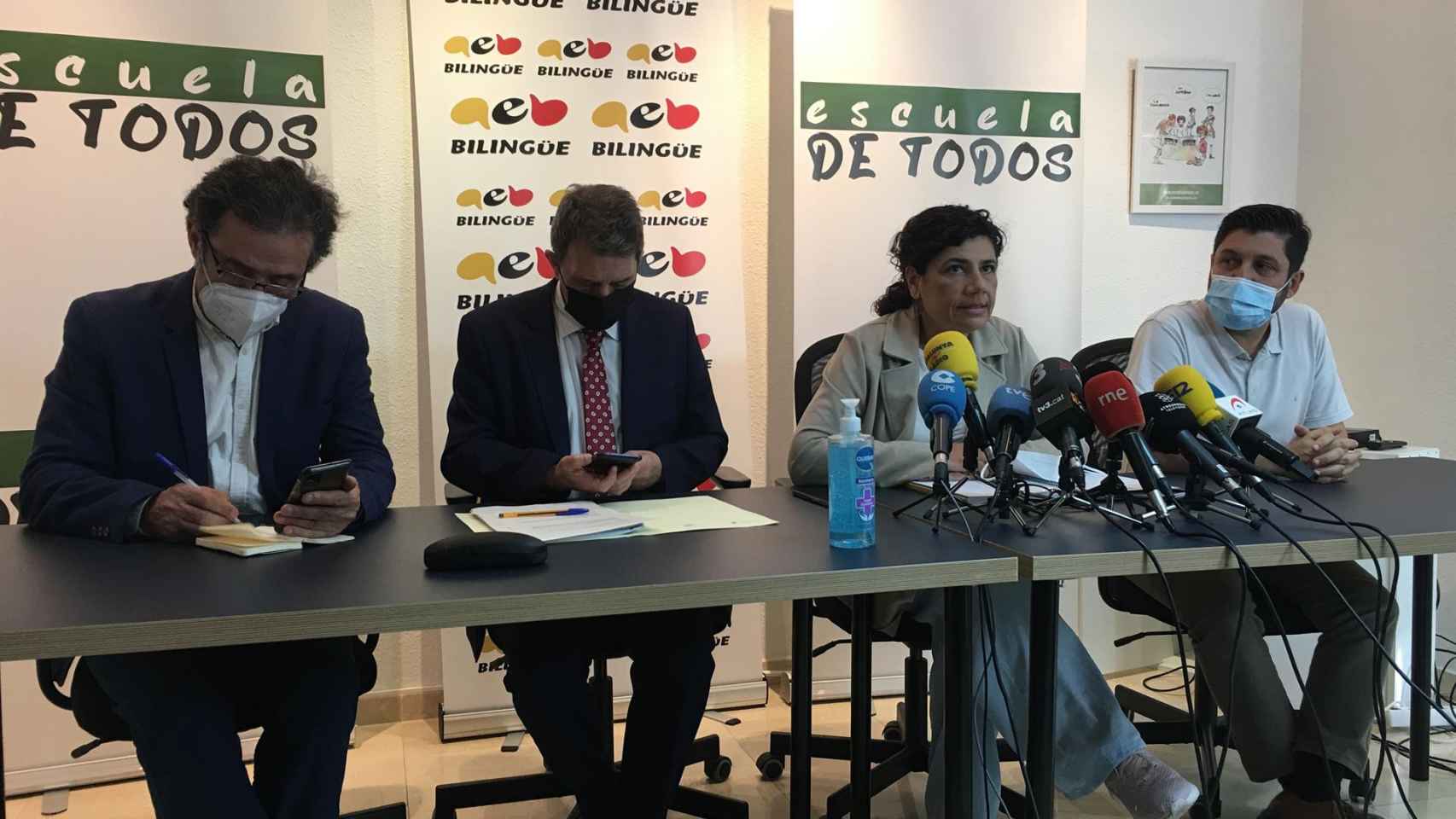 Rueda de prensa de Escuela de Todos tras el auto de ejecución de la sentencia del 25% / EUROPA PRESS