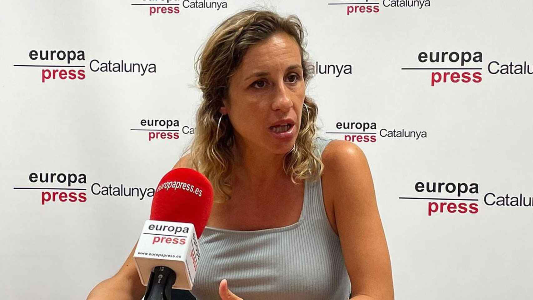 Laia Estrada, diputada de la CUP, durante la entrevista en la que ha pedido una investigación sobre el viaje de Trapero / EP