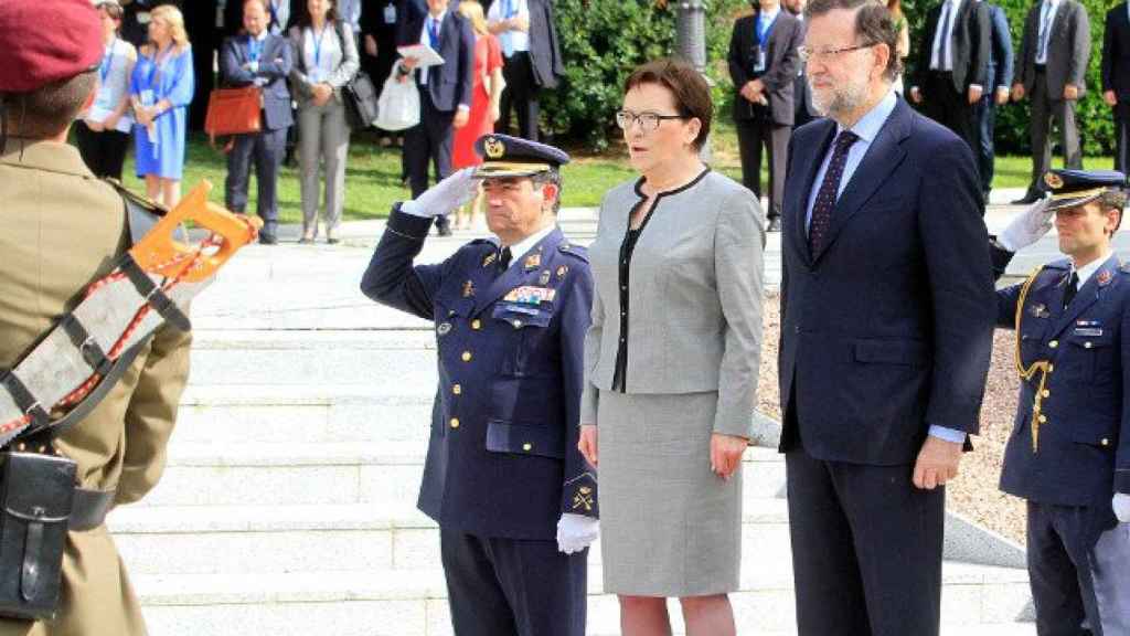 La primera ministra de Polonia, Ewa Kopacz, y el presidente del Gobierno, Mariano Rajoy, este jueves al inicio de la cumbre hispano-polaca en La Moncloa