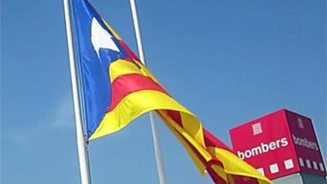 'Estelada' en un parque de bomberos de la Generalidad