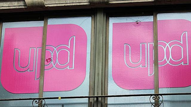 Unos desconocidos apedrean los cristales de la sede de UPyD Cataluña, en Barcelona