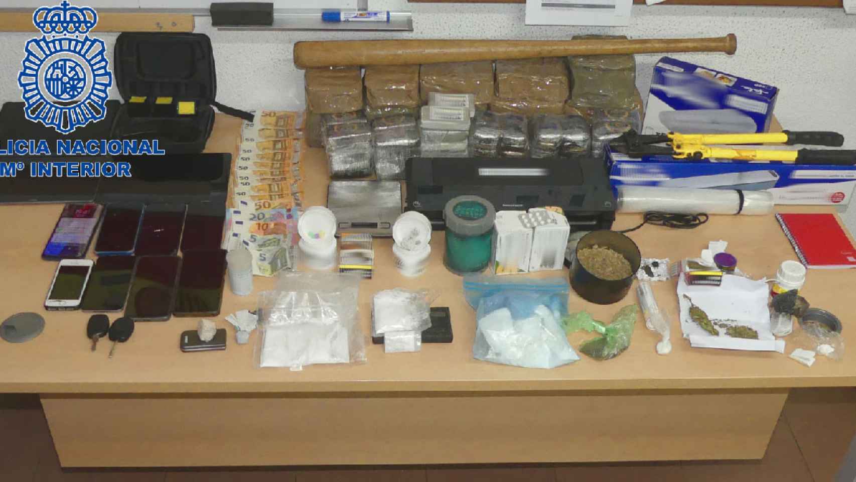 Parte de la droga incautada en un operativo contra una red dedicada al narcotráfico, cuya cúpula estaba en Barcelona / CNP