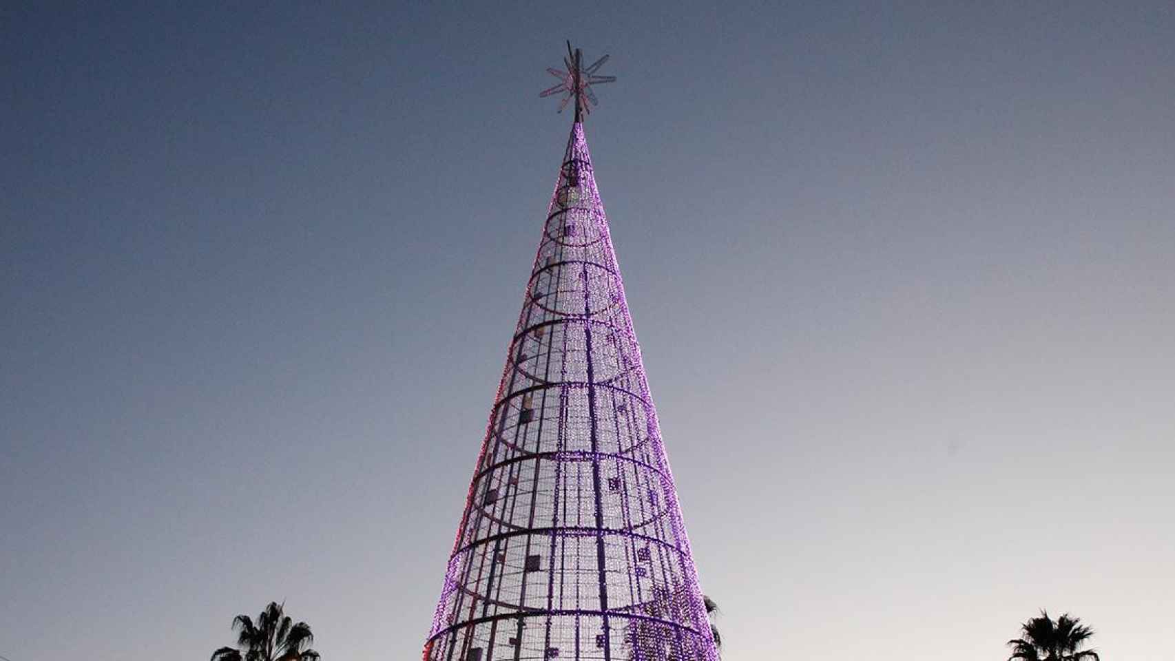 Árbol de Navidad en Barcelona / EUROPA PRESS