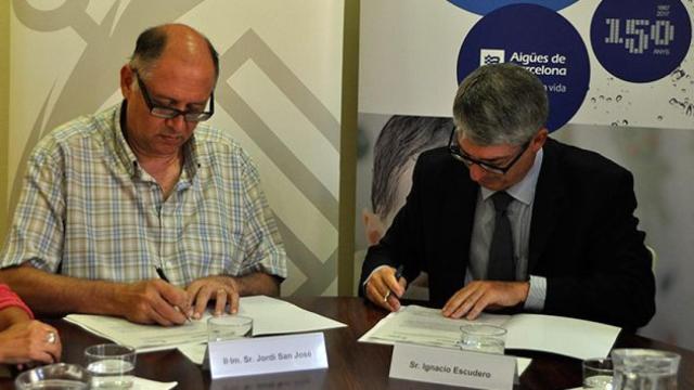 El director general de Aigües de Barcelona, Ignacio Escudero, y el alcalde de Sant Feliu, Jordi San José, han sellado el protocolo