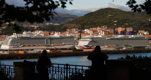 Cruceros en el puerto de Bilbao / MIGUEL TOÑA - EFE