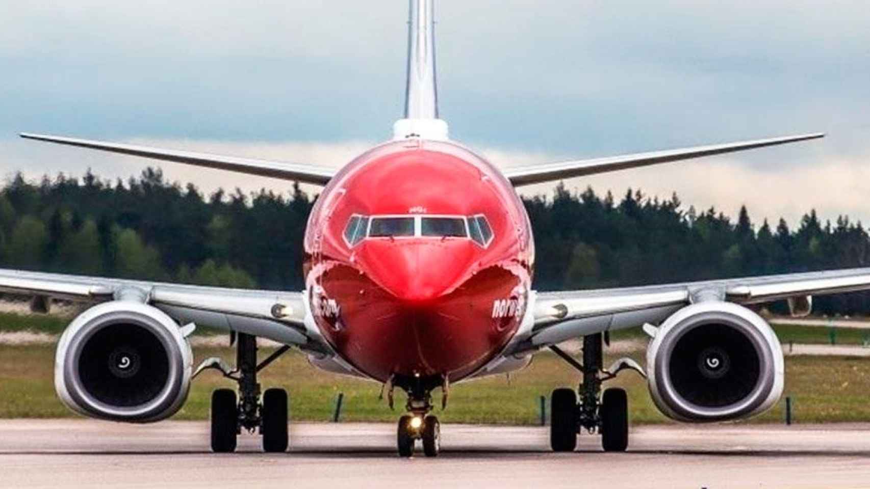 Imagen de una aeronave de Norwegian en pista / EP