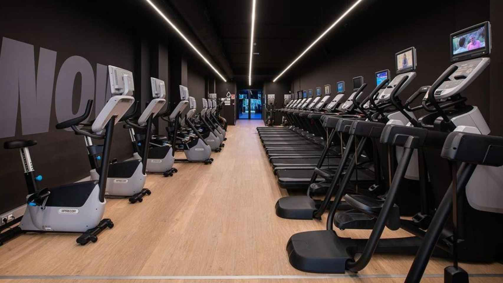 Interior de un gimnasio BDiR /DiR