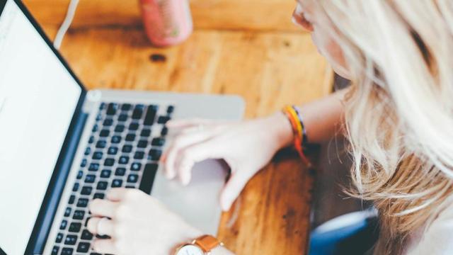 Imagen representativa de un comercial / EP