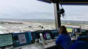 Imagen del interior de una torre de control aéreo