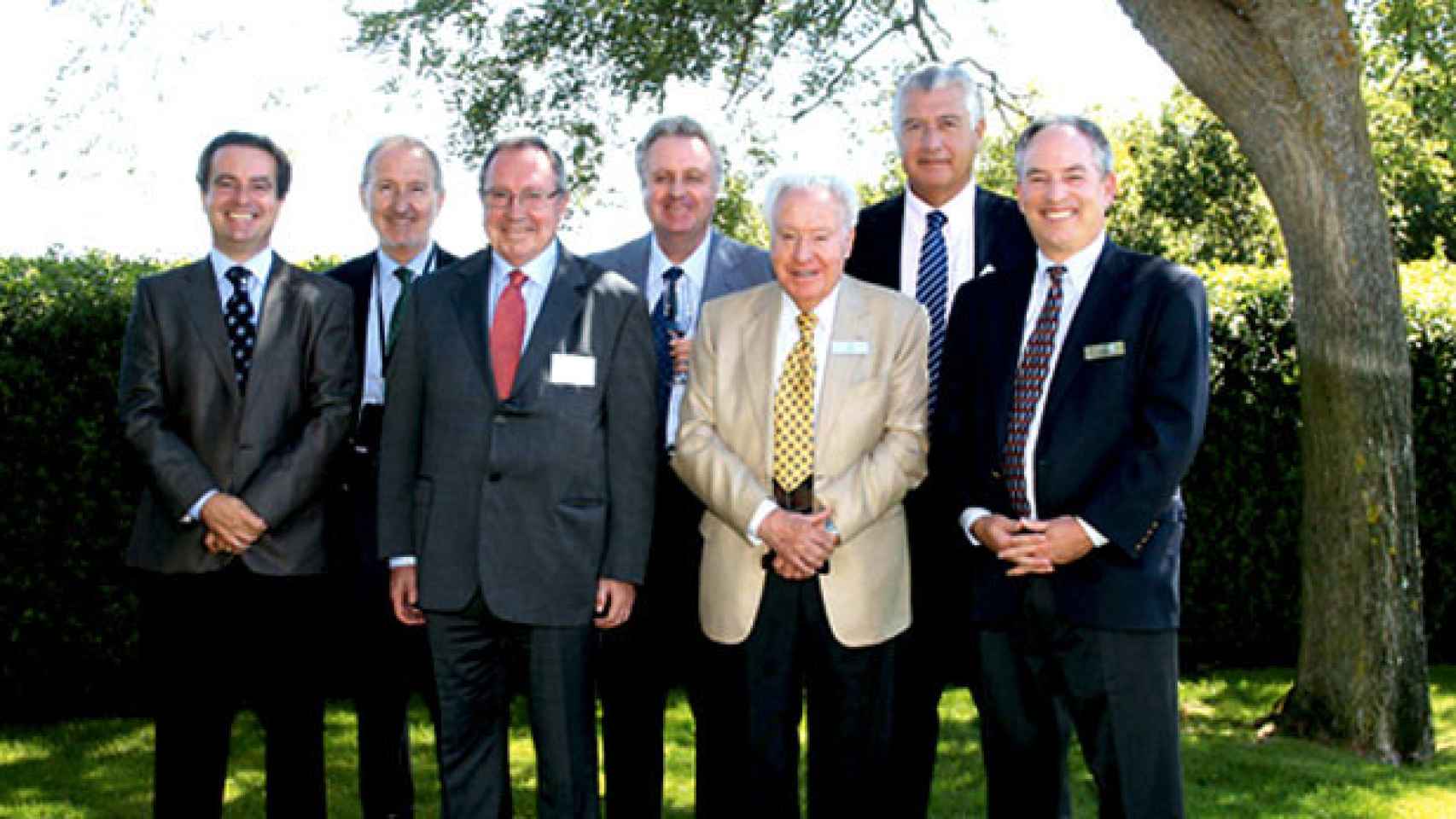 De izquierda a derecha: Eudaldo Bonet, Pedro Bonet, José Luis Bonet, Pedro Ferrer, José Ferrer, Erique Hevia y un directivo de Freixenet de EEUU en una imagen de archivo / CG