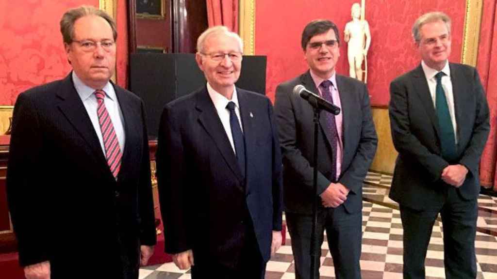 Miquel Valls (c), presidente de la Cámara de Comercio de Barcelona con el resto de la cúpula de la organización de dinamización empresarial / CG