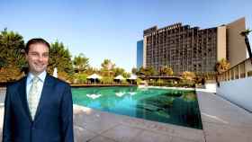 Franck Sibille, director del hotel Fairmont Juan Carlos I de Barcelona junto al establecimiento / FOTOMONTAJE DE CG