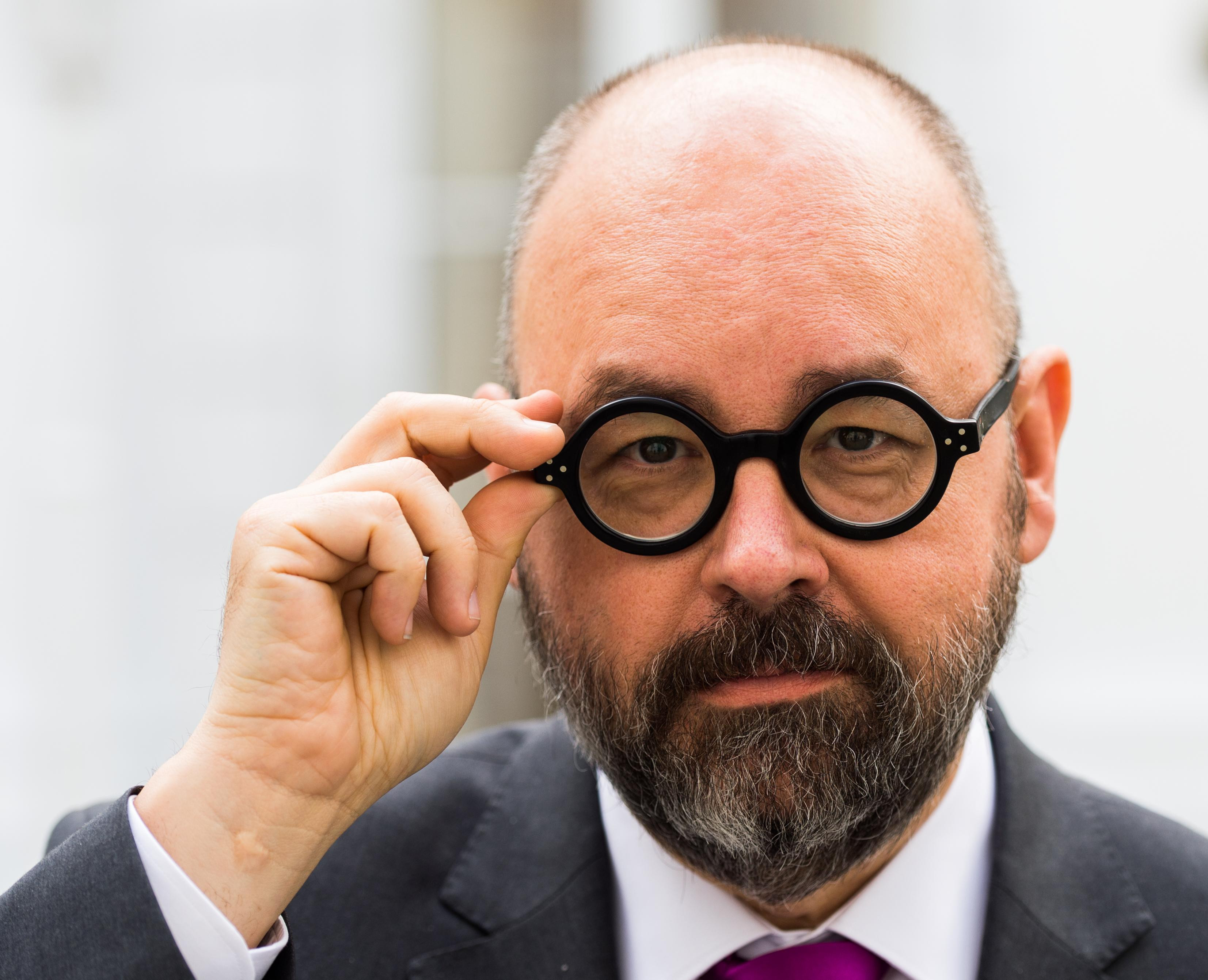 El afamado escritor español, Carlos Ruiz Zafón, fallecido este viernes 19 de julio de 2020 / EP