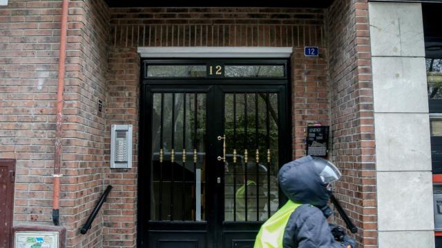 Portal del edificio en el que fue hallado el cadáver de Sonia /EP