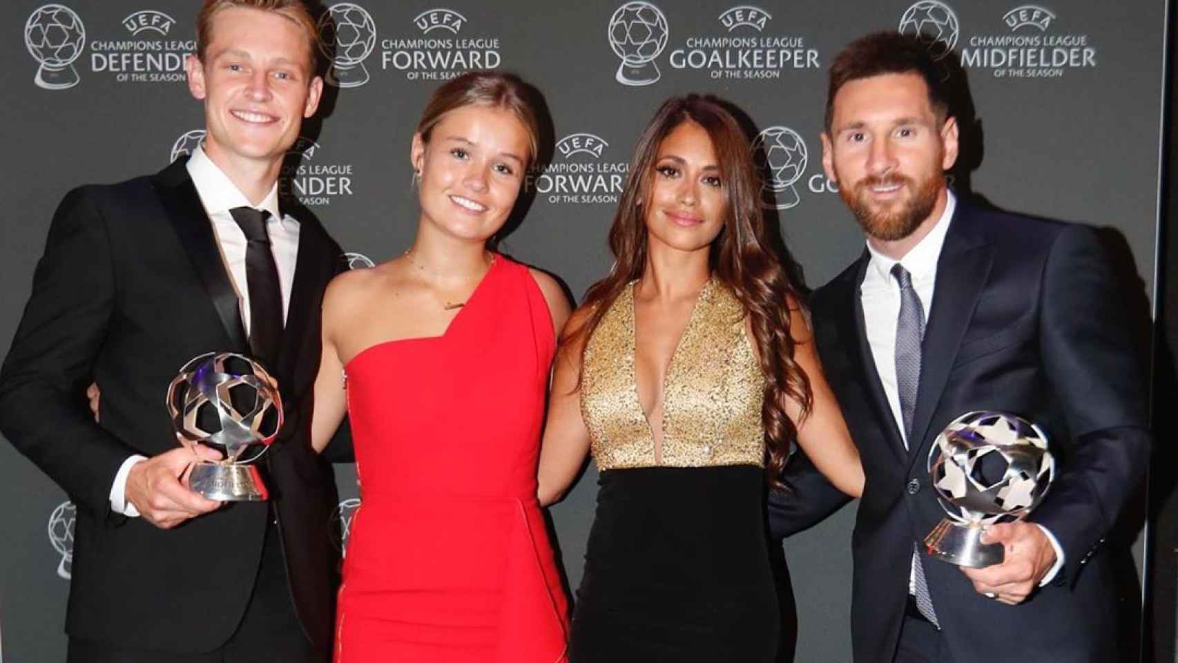 Antonela Roccuzzo y Mikky Kiemeney en los premios Champions