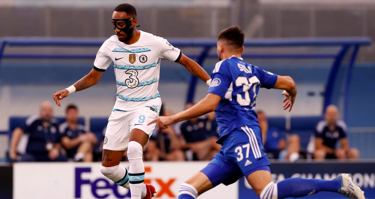 Aubameyang se perfila durante el partido inaugural de Champions League del Chelsea / EFE