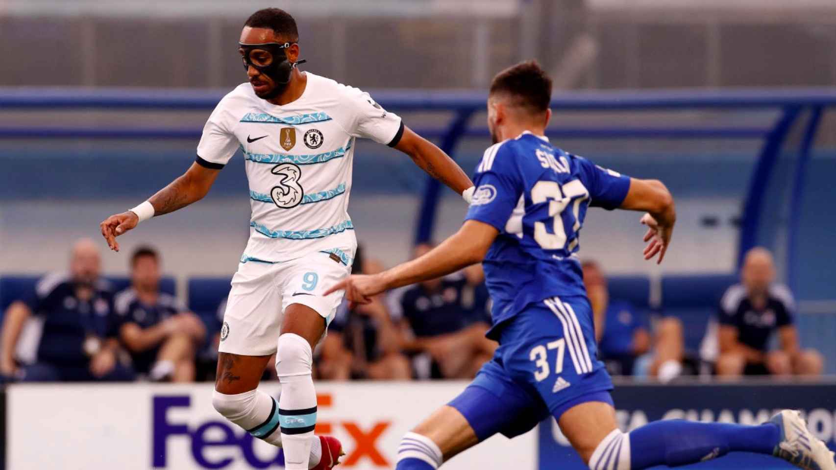 Aubameyang se perfila durante el partido inaugural de Champions League del Chelsea / EFE