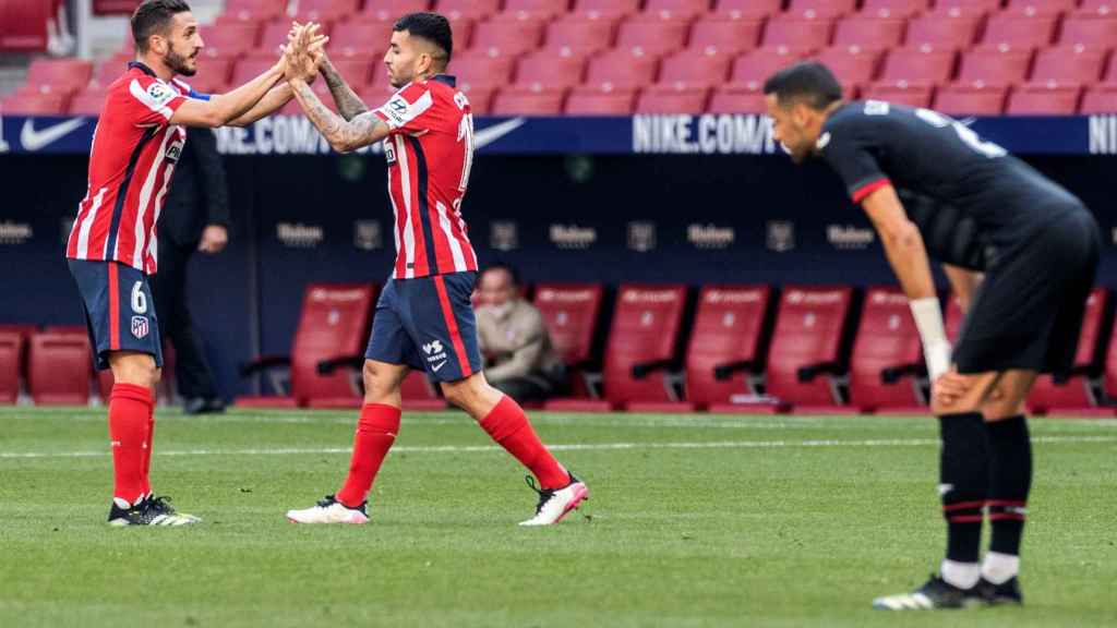 Ángel Correa celebrando uno de sus goles contra el Eibar / EFE