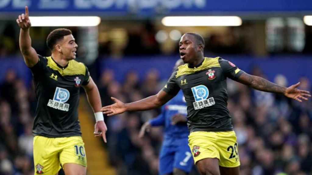 Obafemi celebrando su primer gol contra el Chelsea / EFE