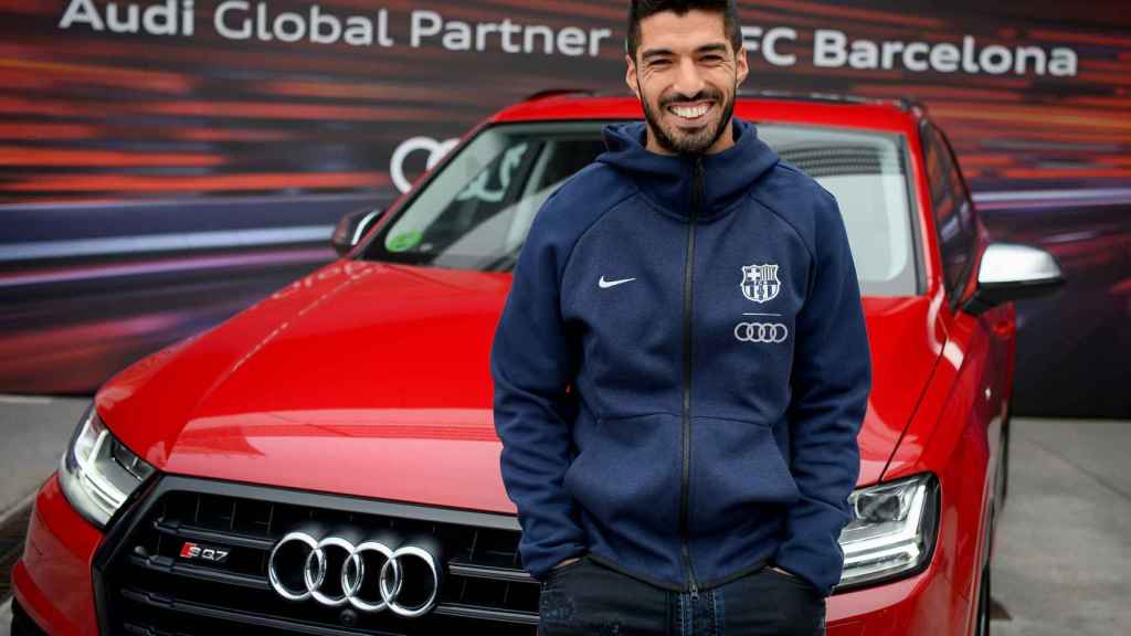 Luis Suárez recoge el automóvil proporcionado por la marca Audi / AUDI