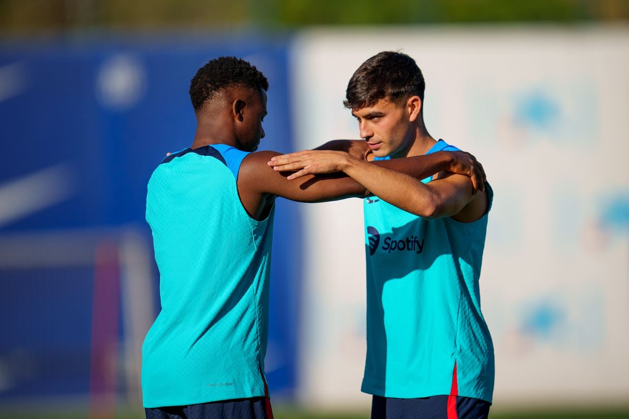 Ansu Fati y Pedri, las joyas de la corona, unidas en el primer entrenamiento del Barça 2022-23 / FCB