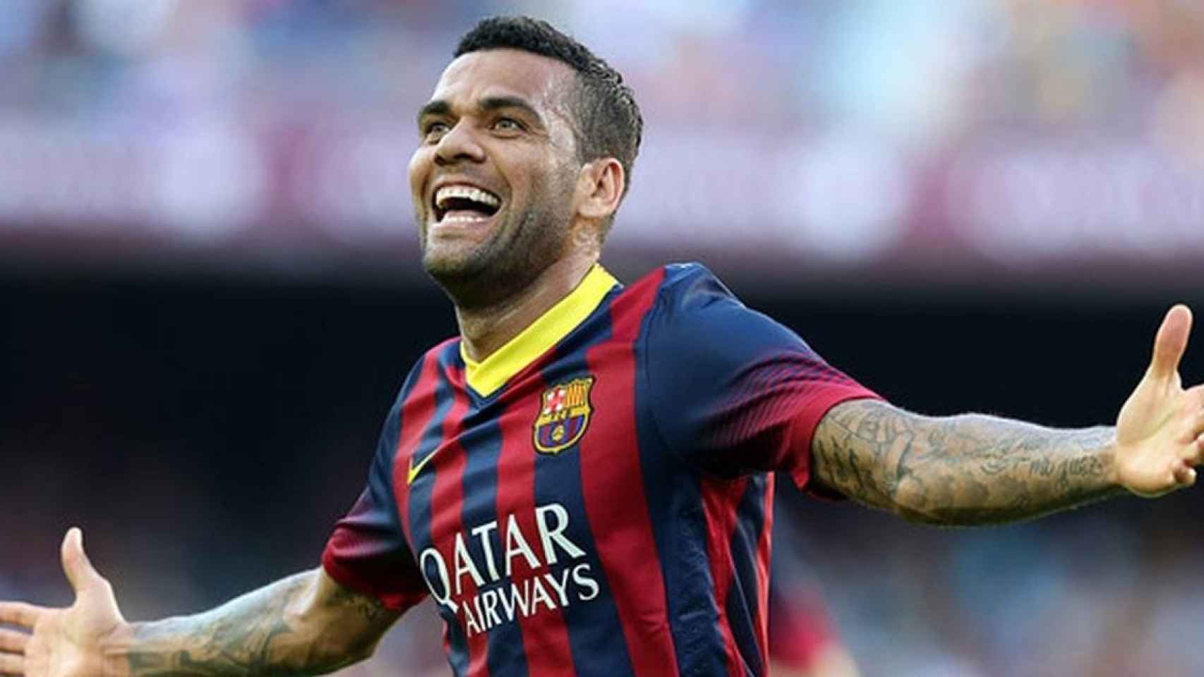 Dani Alves, cerca de vestir los colores de la camiseta del Barça / EFE