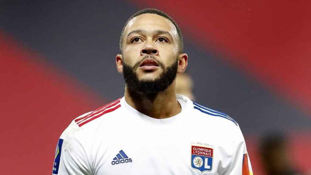 La Juventus insiste en seducir a Depay con una gran oferta económica / EFE