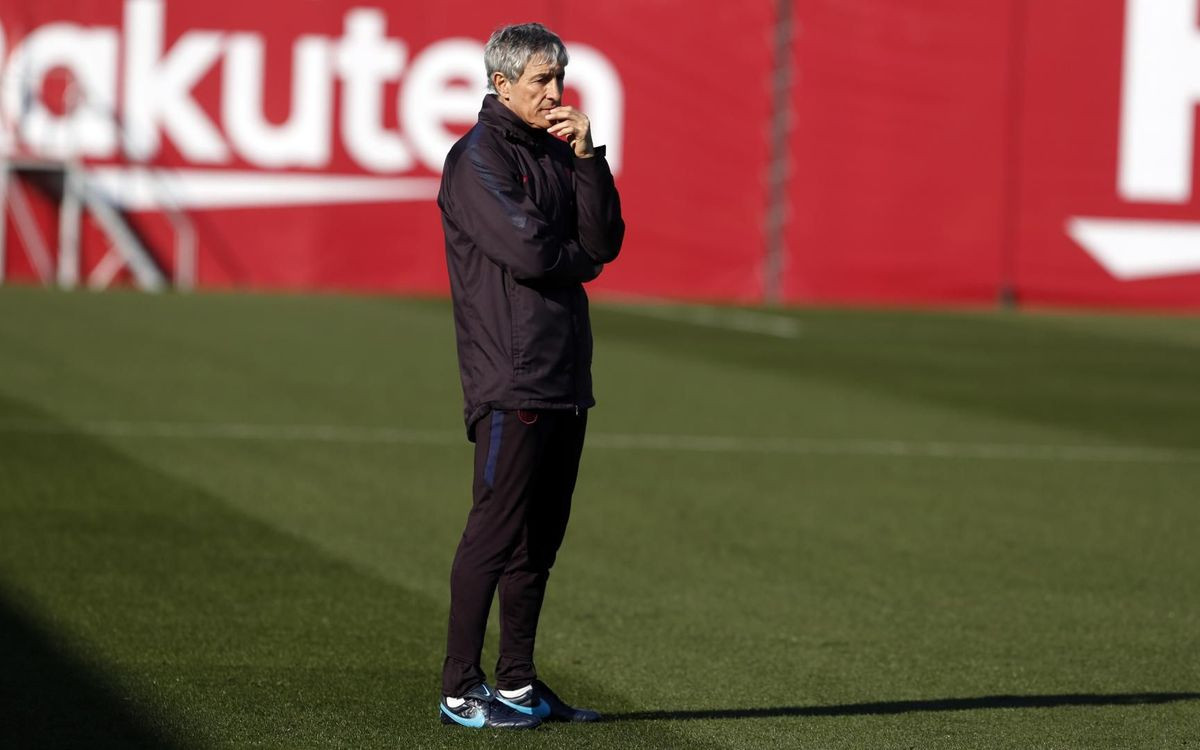 Quique Setién en un entrenamiento del Barça / FCB