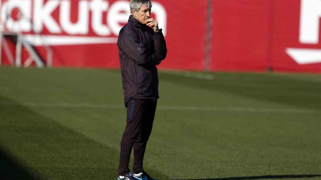 Quique Setién en un entrenamiento del Barça / FCB