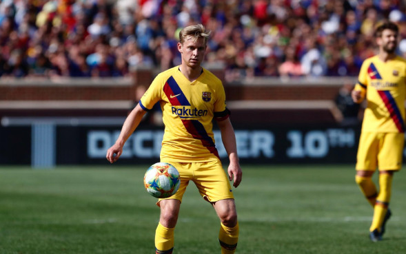 Frenkie de Jong jugando contra el Nápoles / FC Barcelona