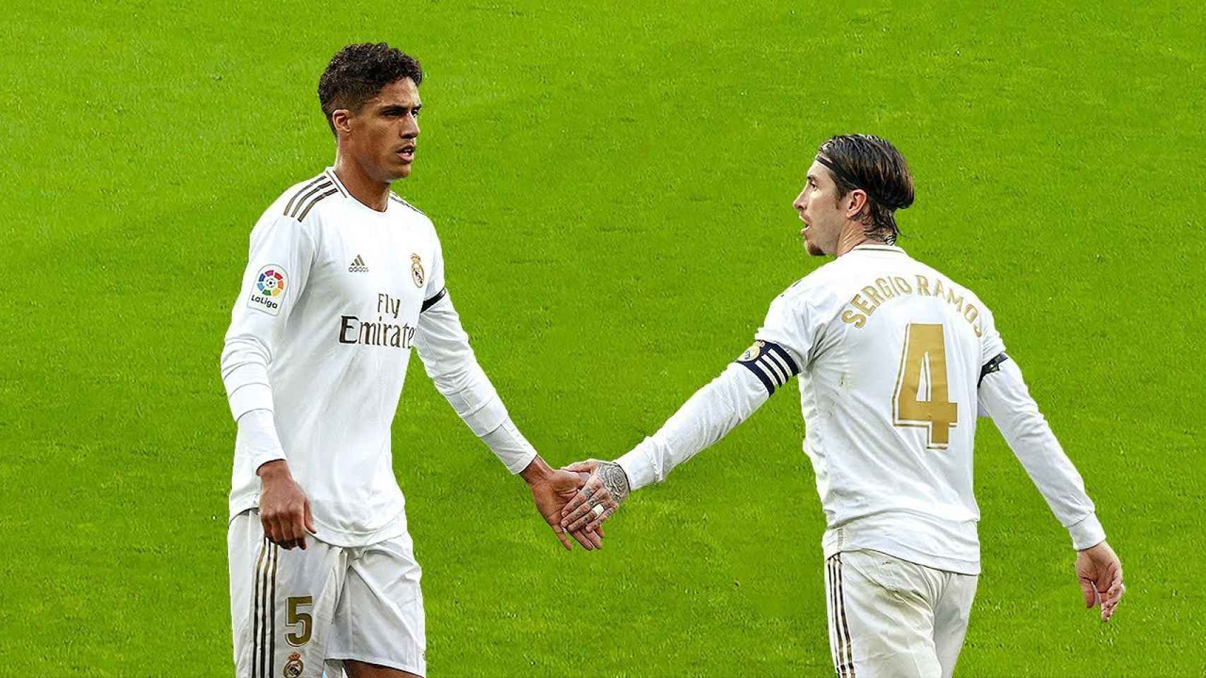 Varane saludando a Sergio Ramos en un partido del Real Madrid / EFE