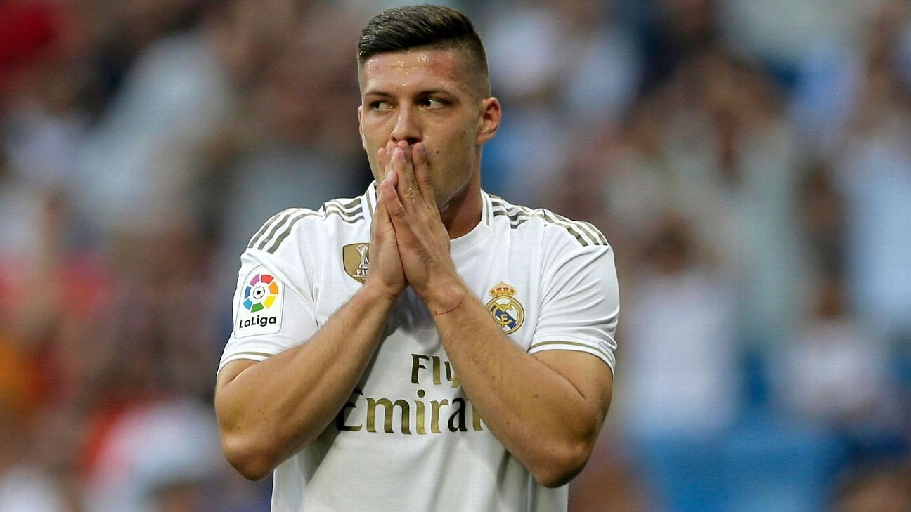 Luka Jovic lamenta una ocasión con el Real Madrid | EFE