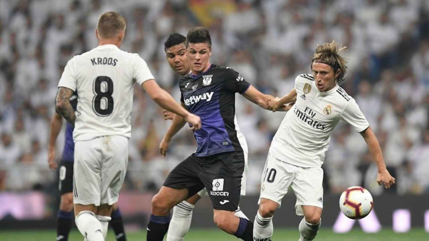 Una foto de Kroos, Modric y Casemiro durante un partido del Real Madrid / Twitter