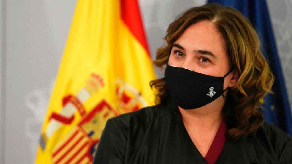 Ada Colau, alcaldesa de Barcelona, tras una reunión con la vicepresidenta del Gobierno, Yolanda Díaz / EFE