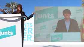 La presidenta de Junts, Laura Borràs, y el expresidente catalán Carles Puigdemont en un acto de esa formación política / EUROPA PRESS