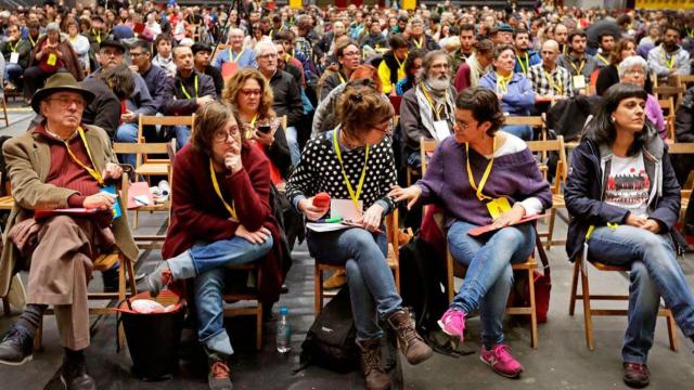 Julià de Jòdar (1i), en una asamblea de la CUP antes de la pandemia / CG