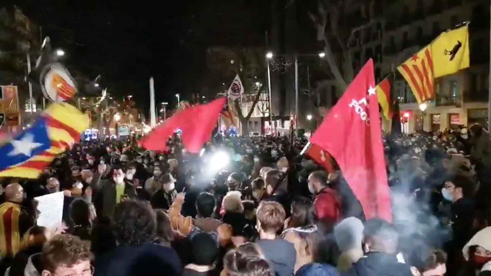 Imagen de la manifestación sin medidas sanitarias por Pablo Hasel en Barcelona / CG