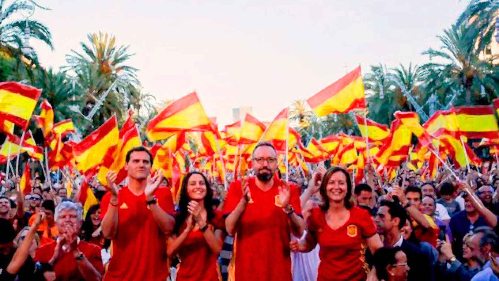 Albert Rivera, junto a Inés Arrimadas, Juan Carlos Girauta y Carina Mejías, siguiendo el pasado partido de la Eurocopa