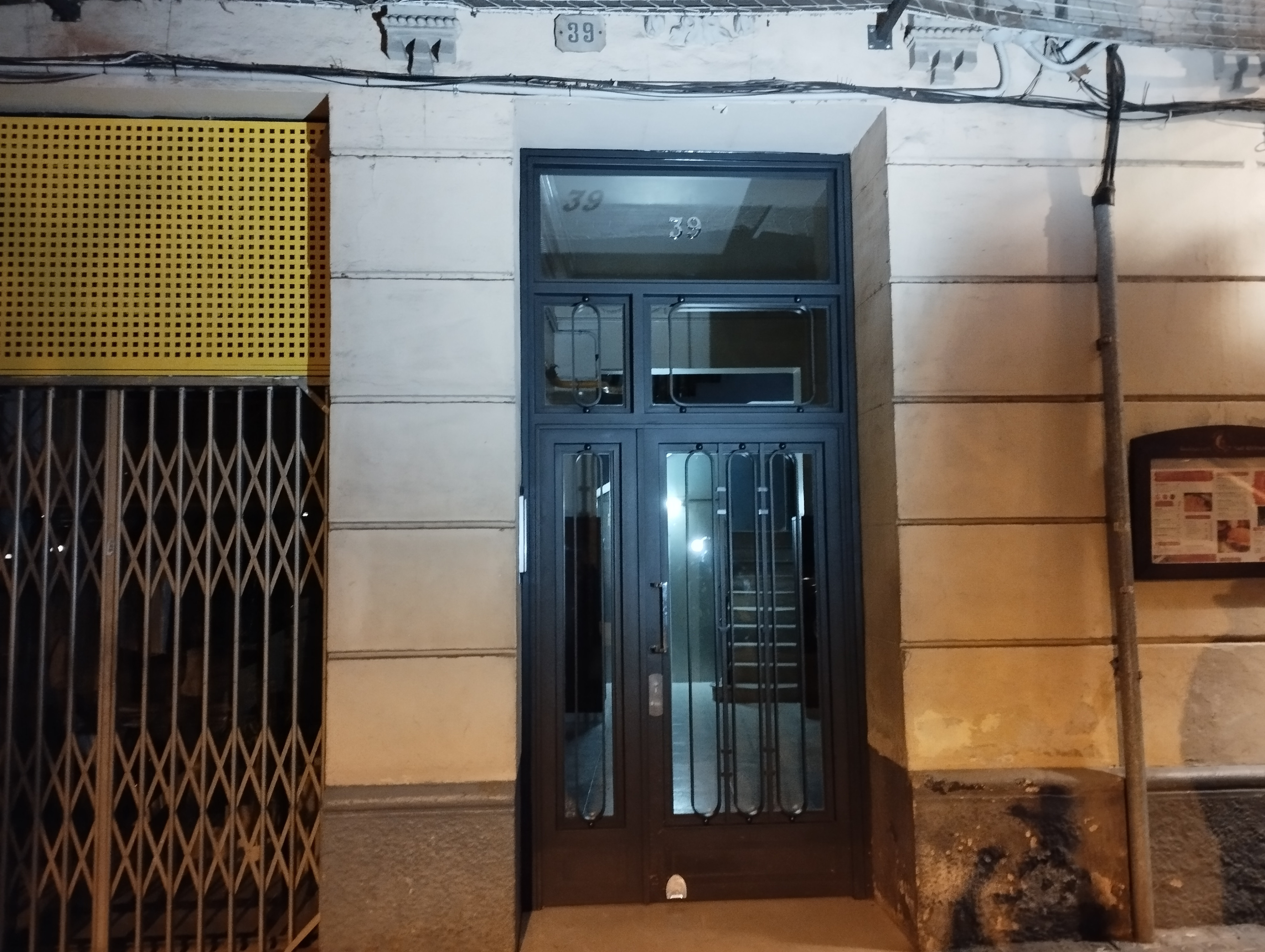 El número 39 de la calle Amigó, donde ha tenido lugar el secuestro / VR - CG