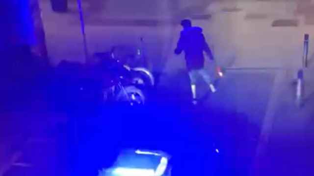 La policía persigue al hombre que sembró el terror con un cuchillo la noche del pasado miércoles en Calella de la Costa (Barcelona) / CEDIDA