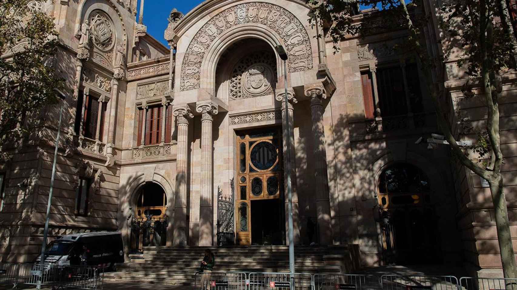 Edificio de la Audiencia Provincial de Barcelona, en la que piden 10 años por violar a una menor / EP