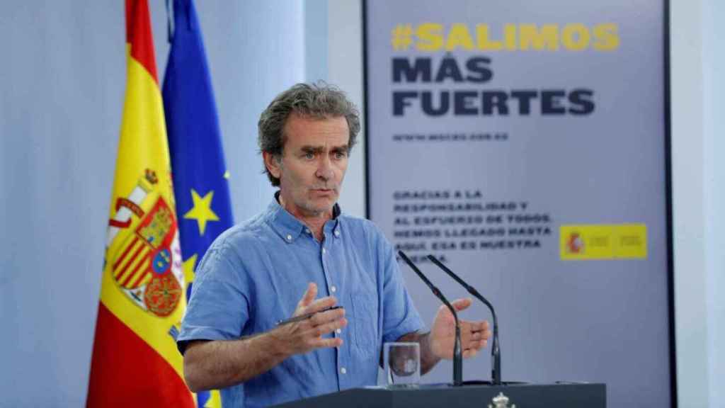 El epidemiólogo y director del Centro de Alertas y Emergencias Sanitarias, Fernando Simón, dando datos del coronavirus / EFE