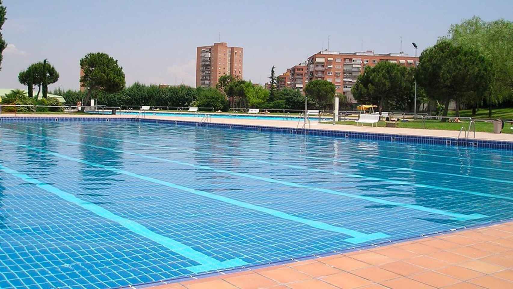 Fotografía de una piscina comunitaria / EUROPA PRESS