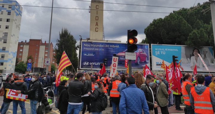 Protesta sindical este lunes ante la sede de la fábrica Cidac en Cornellà / UGT