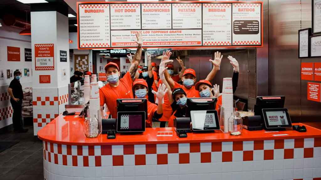 Local de la cadena de hamburguesas Five Guys en paseo de Gràcia / CEDIDA