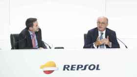 Josu Jon Imaz, consejero delegado de Repsol (izq.), y Antonio Brufau, presidente, elevan dividendos por las alzas del petróleo / EP