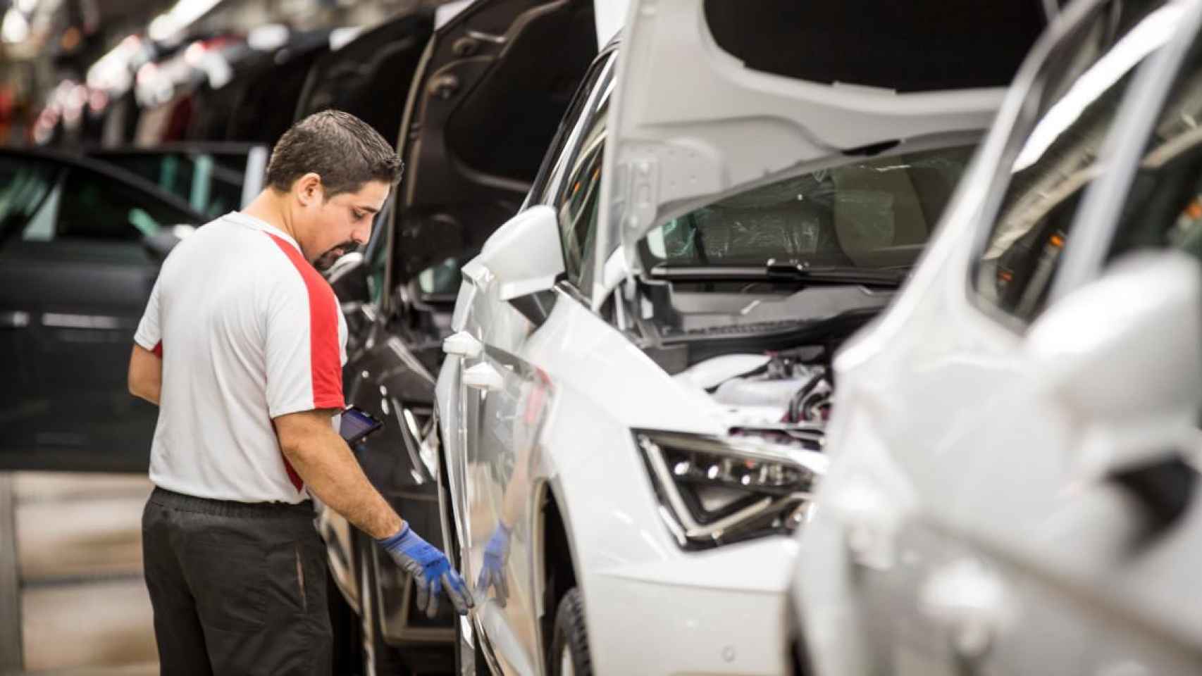 Un operario en la planta de Seat en Martorell / EP