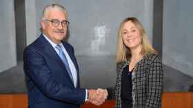 José Bogas, consejera delegado de Endesa, junto a la vicepresidenta del BEI, Emma Navarro