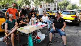 Taxistas cortando la Gran Vía de Barcelona / EFE