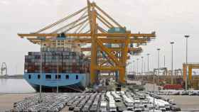 Un barco en la terminal de estiba de un puerto, en una imagen de archivo / EFE